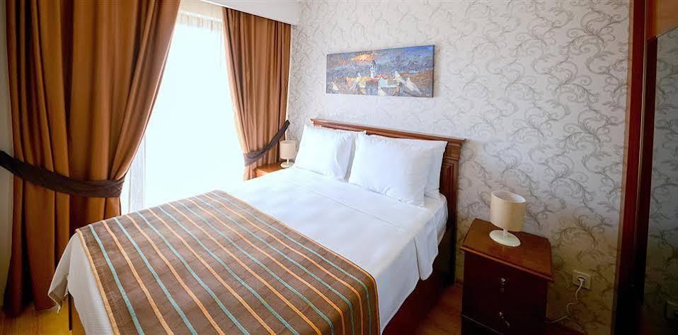 Sarajevo Suit Hotel โคจาเอลี ภายนอก รูปภาพ